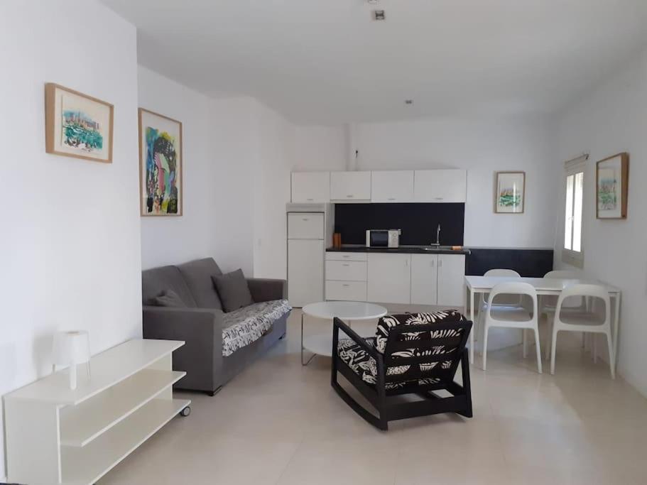 Cosy Flat / Literally At The Foot Of Alhambra Apartment กรานาดา ภายนอก รูปภาพ