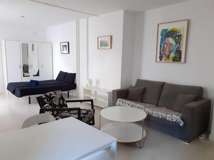 Cosy Flat / Literally At The Foot Of Alhambra Apartment กรานาดา ภายนอก รูปภาพ